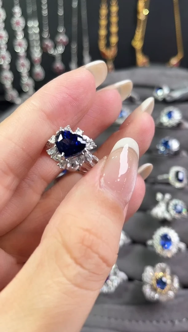 蓝宝石戒指18K金镶嵌3.34ct@@