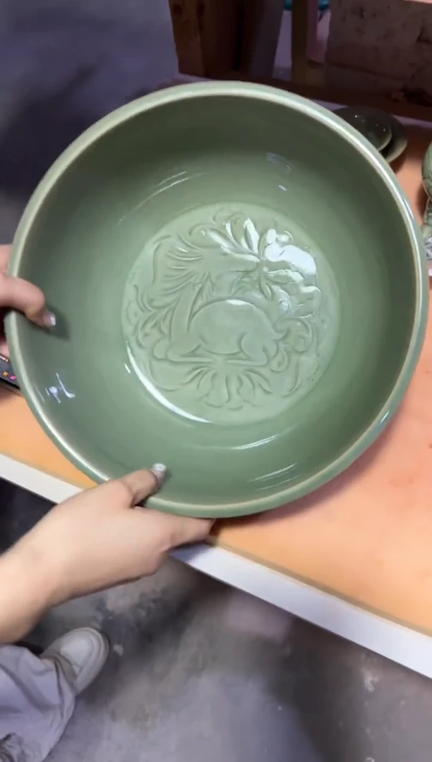 耀州窑灵芝卧鹿大面盆