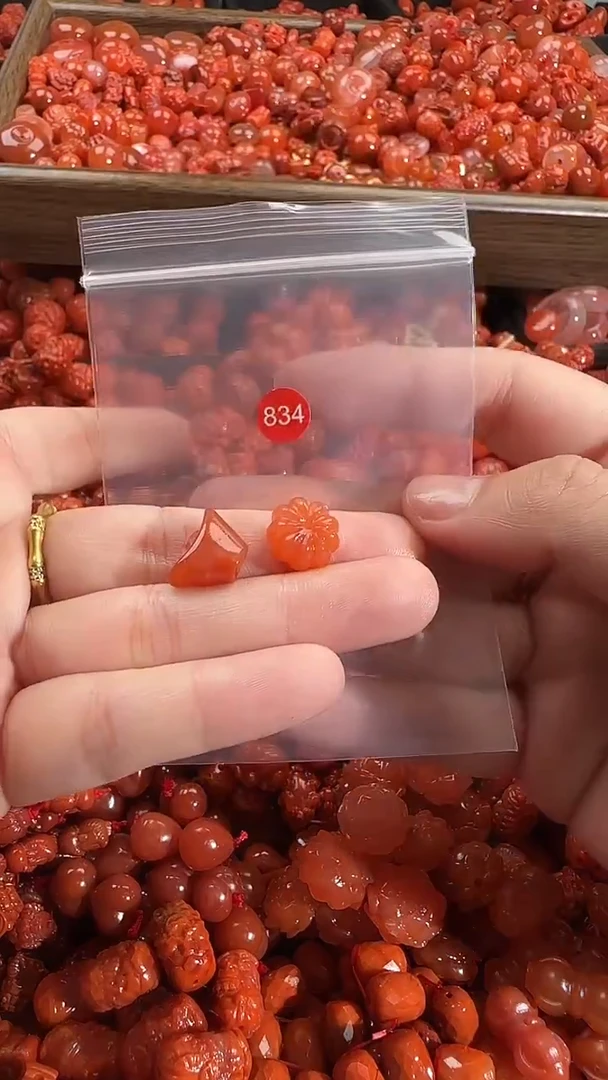 颈饰未镶嵌南红玛瑙1