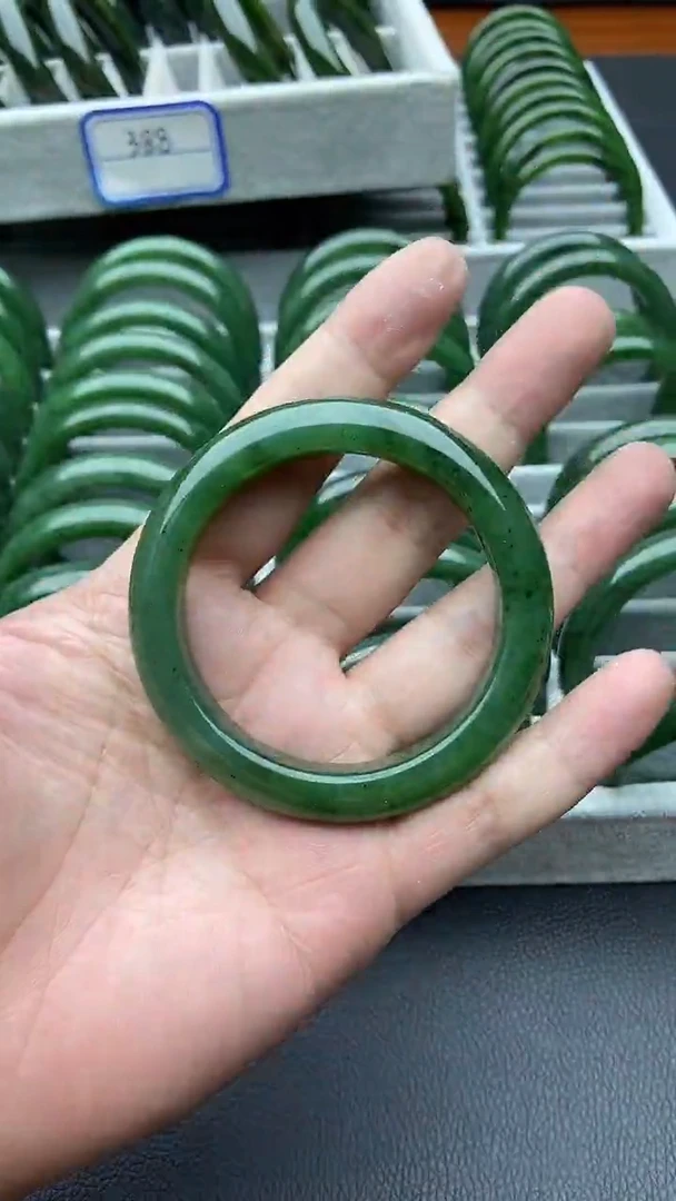 未镶嵌手镯和田玉（碧玉）73-56.4