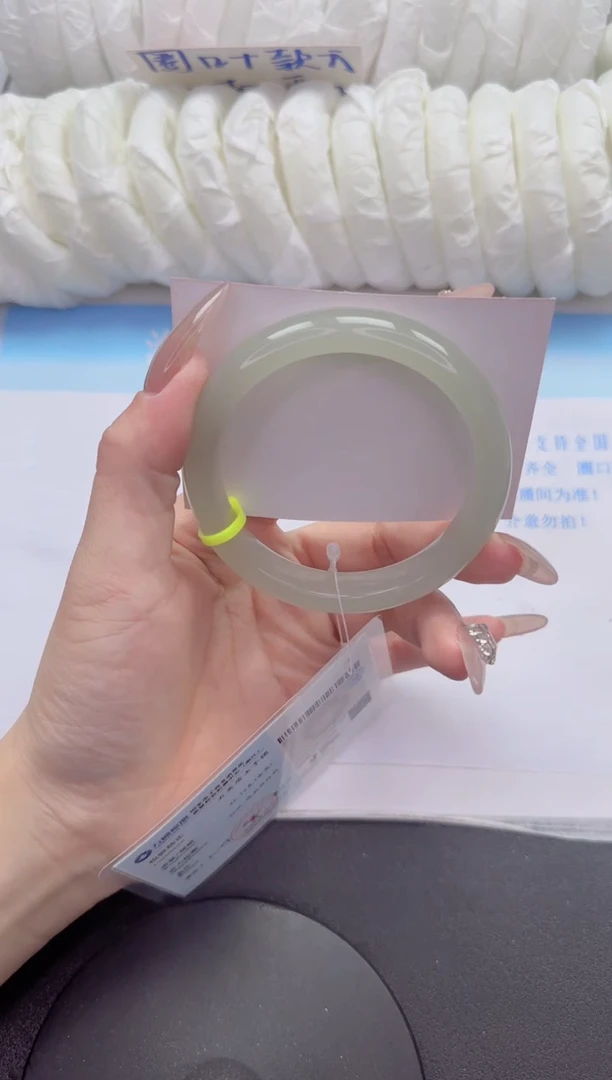 石英质玉手镯未镶嵌105-56.4