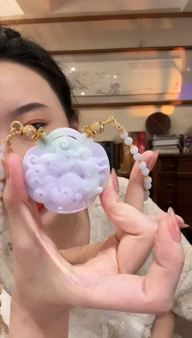 翡翠未镶嵌颈饰国风