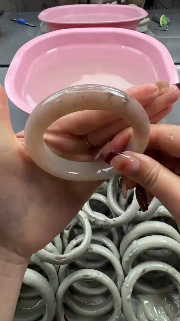 未镶嵌手镯石英质玉1