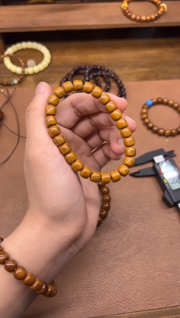 紫金鼠手串8+黄皮实心道珠