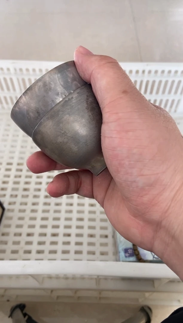 无运费险有瑕疵的摄影的产品有使用过的痕迹有点脏介意勿拍杯