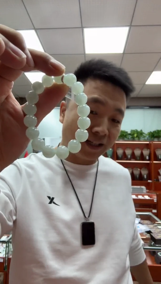 未镶嵌挂件翡翠A货翡翠多样性一件满色手串