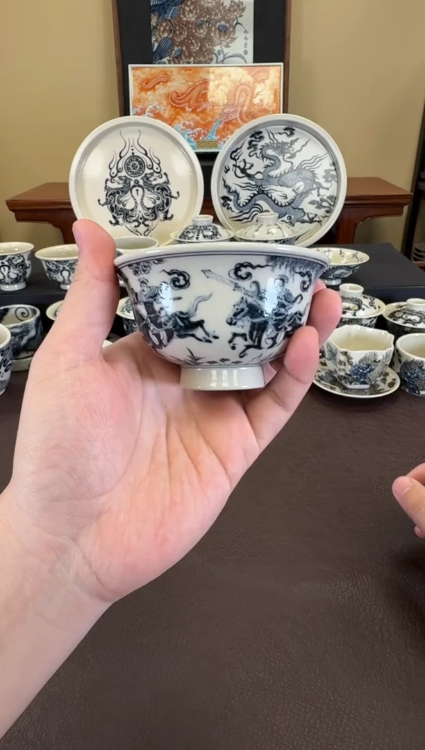 二号釉三英战吕布压手杯