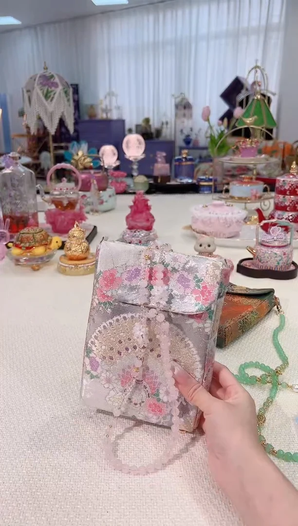 非遗西阵织 如图所示