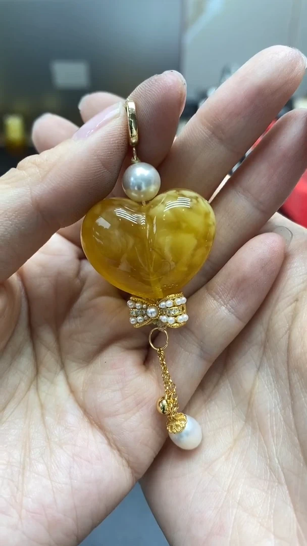 未镶嵌琥珀珠宝奇石619