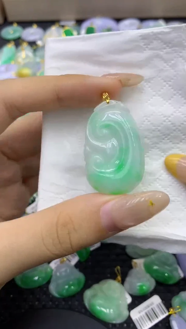 颈饰18K金镶嵌翡翠天然缅甸翡翠A货