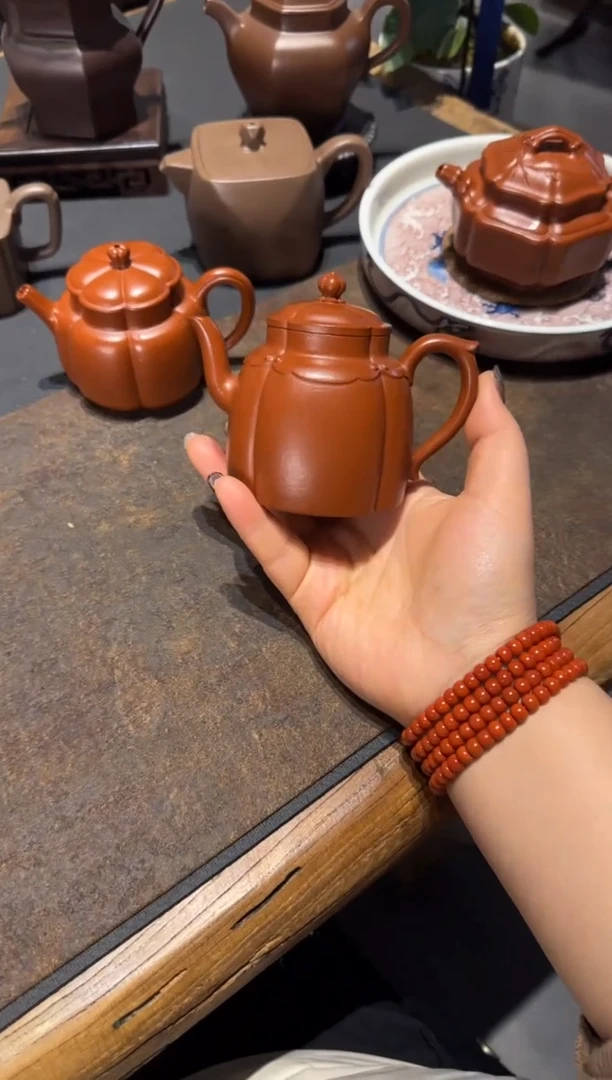 【闪购商品】紫砂茶壶锦绣如意 朱泥