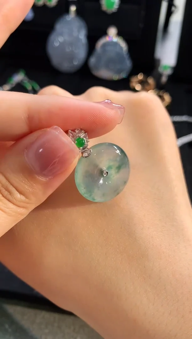 【闪购商品】翡翠颈饰18K金镶嵌吊坠