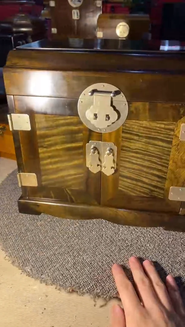 【闪购商品】金丝楠木艺阴沉官皮箱F55