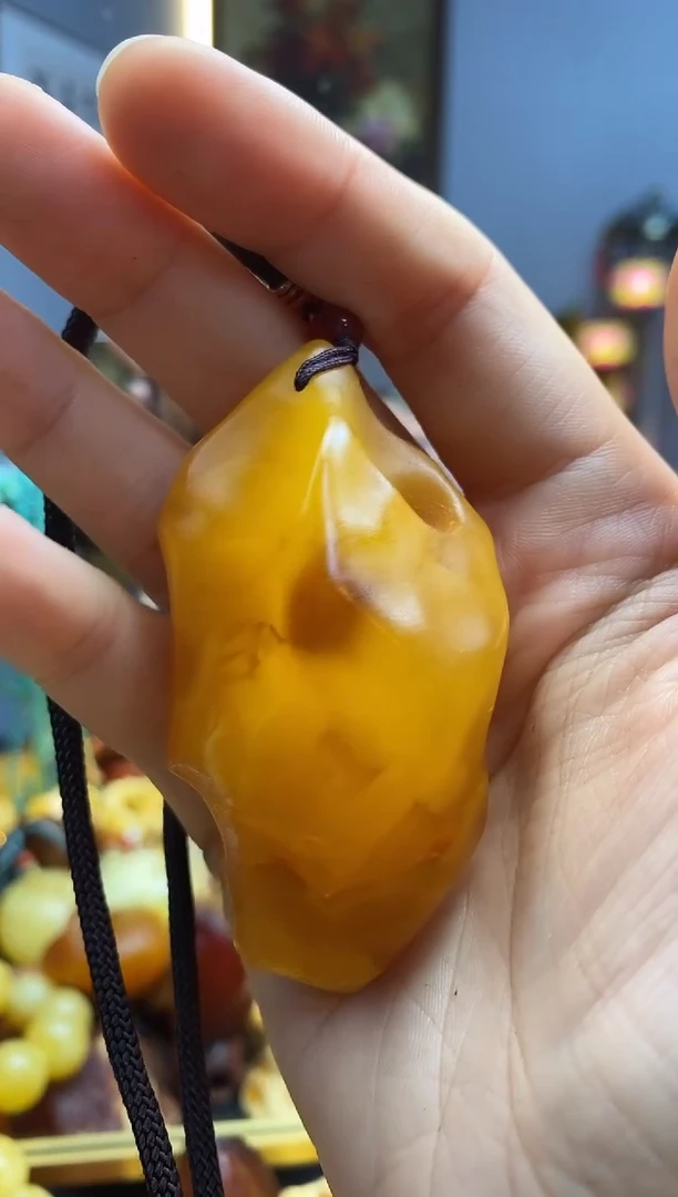 未镶嵌颈饰琥珀吊坠