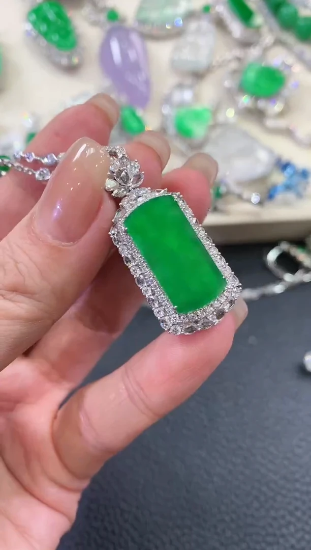 【闪购商品】翡翠吊坠(不含链)18K金镶嵌b159