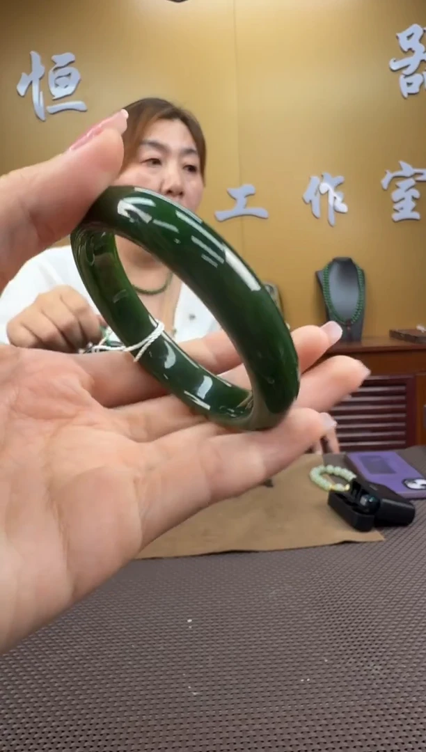 颈饰未镶嵌和田玉手镯58