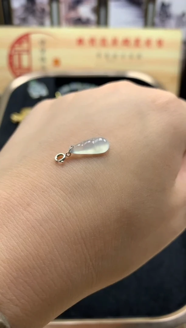 颈饰18K金镶嵌翡翠/////////