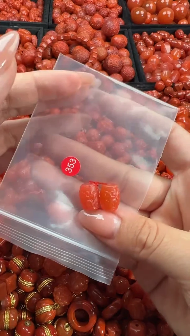 南红玛瑙未镶嵌颈饰1