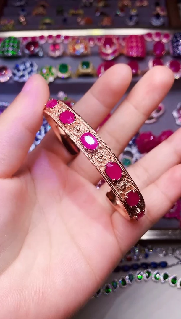 银S925镶嵌手镯红宝石....