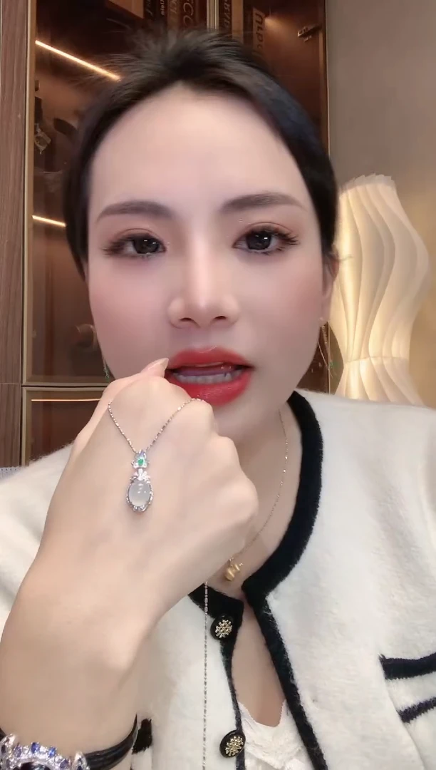 【闪购商品】翡翠吊坠(不含链)18K金镶嵌A1 多样性发货一件