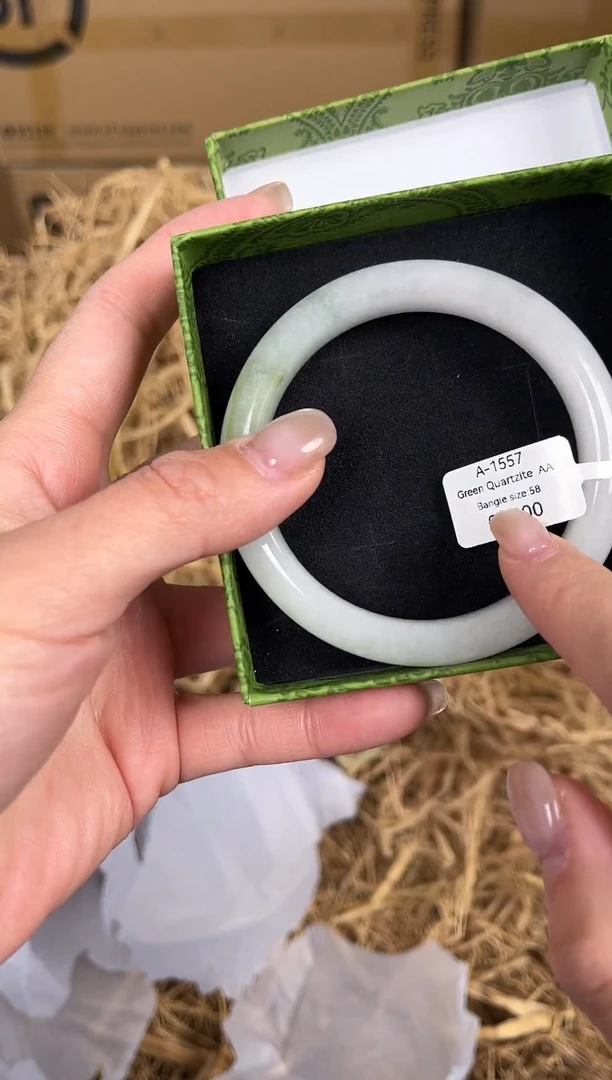 未镶嵌手镯石英质玉A1557