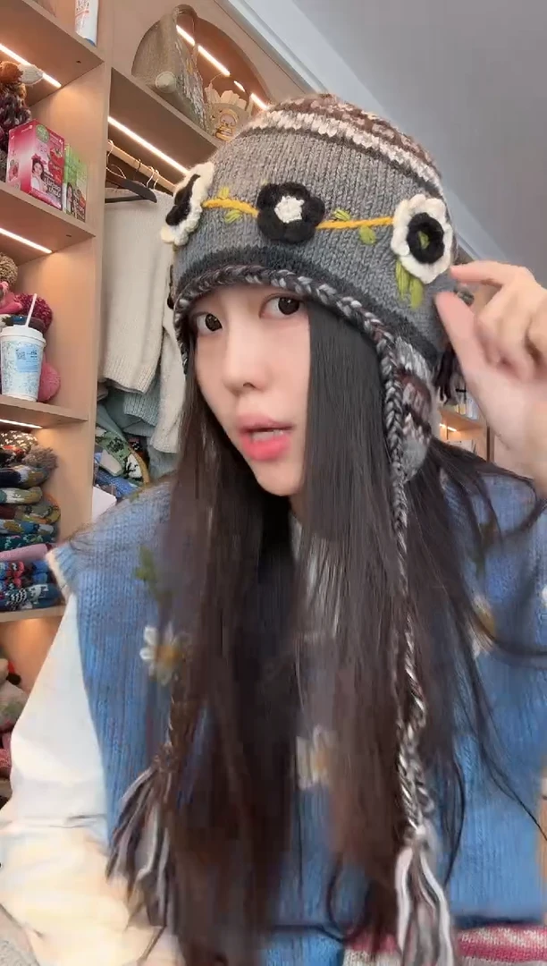 羊毛灰色刺绣护耳羊毛帽