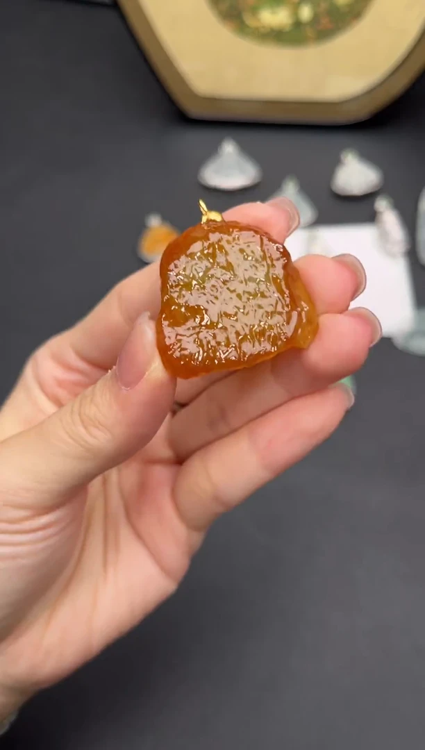 颈饰18K金镶嵌翡翠翡翠A货闪购多样性