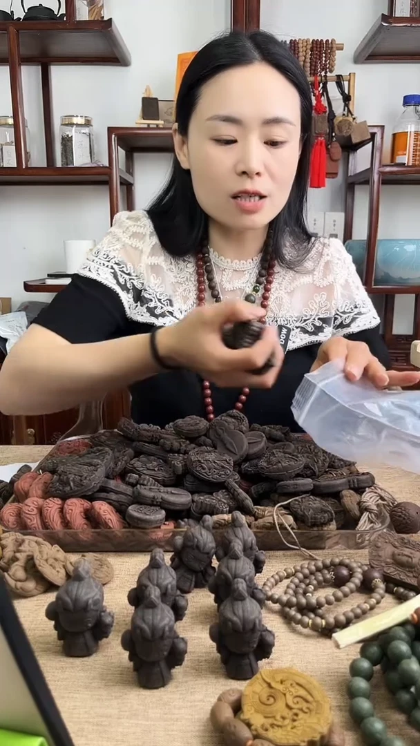 泥塑红颜息肌芄祥云扣