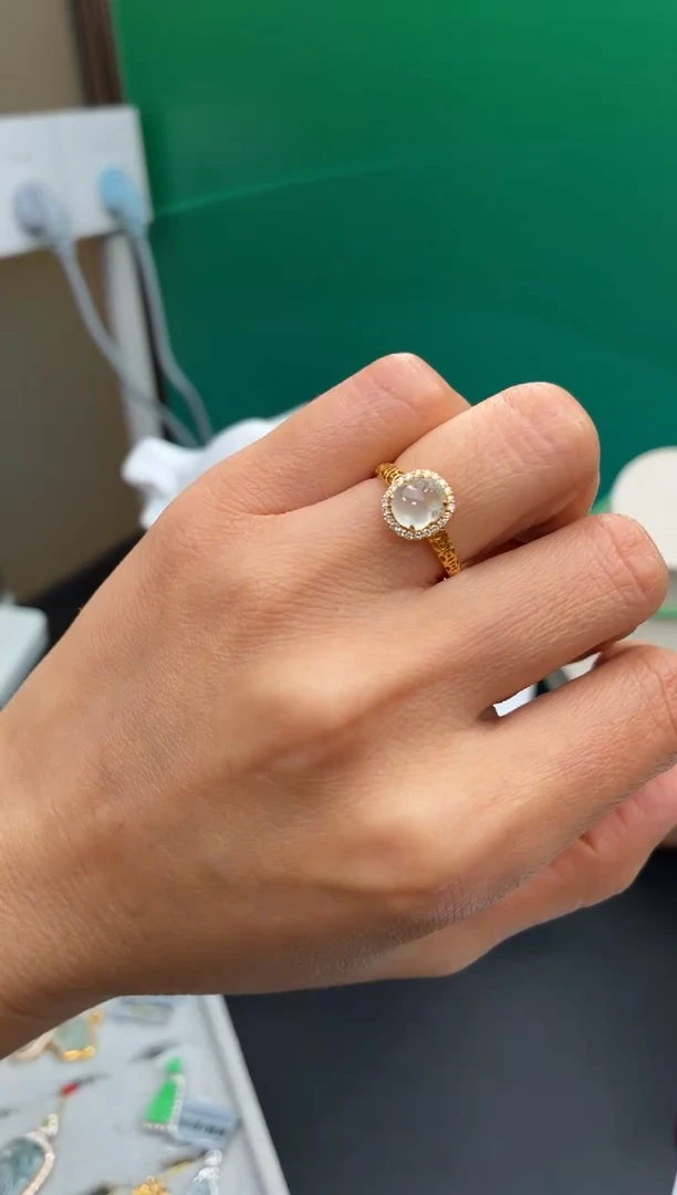 颈饰18K金镶嵌翡翠天然翡翠A货