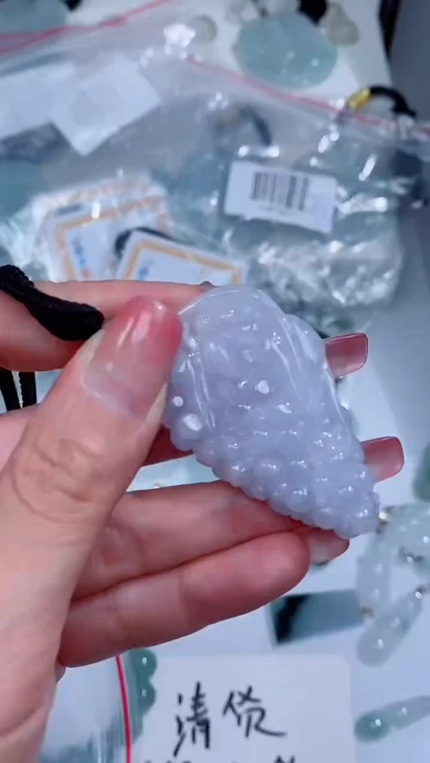 翡翠未镶嵌颈饰吊坠