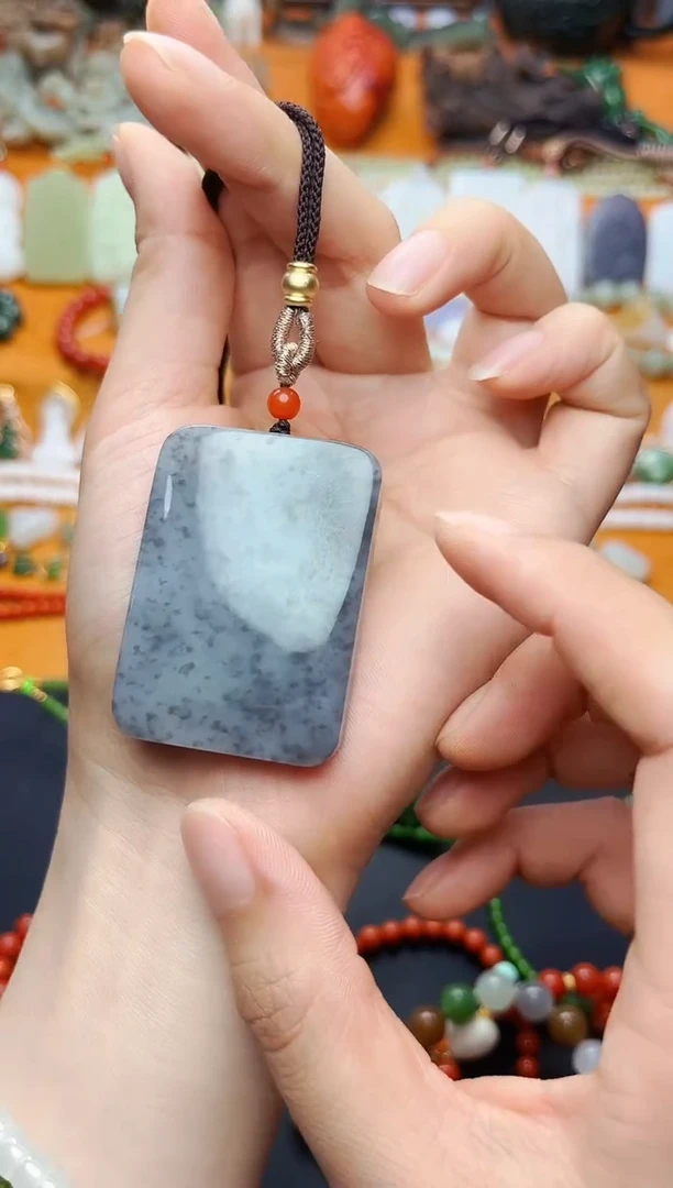 和田玉未镶嵌颈饰无事牌