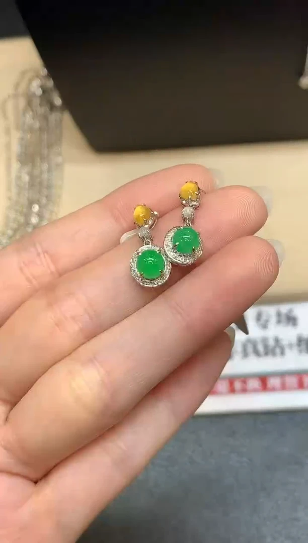 18K金镶嵌翡翠耳饰【无鉴赏期】蛋面【无服务费