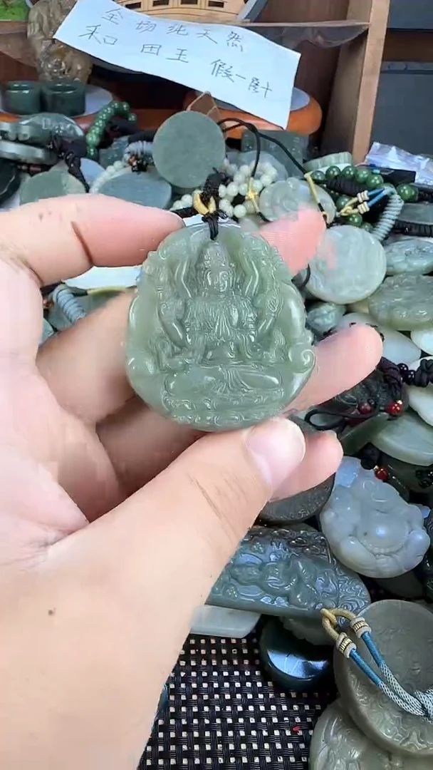 颈饰未镶嵌和田玉1