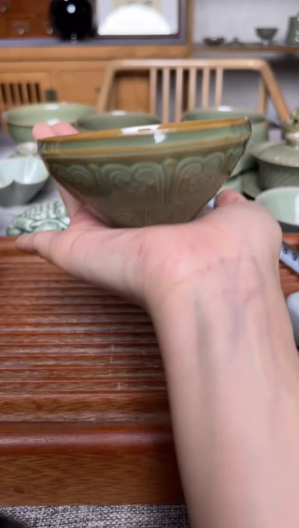 瓷器耀州窑橄榄绿毗卢纹斗笠杯 微瑕