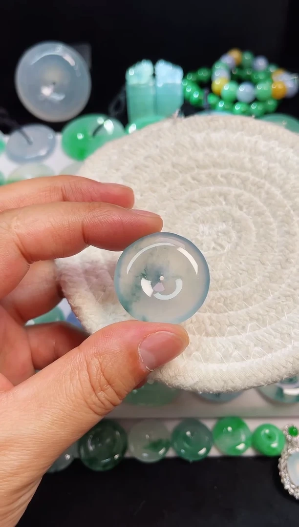 翡翠18K金镶嵌颈饰小*粒平安扣 28.4 6.2