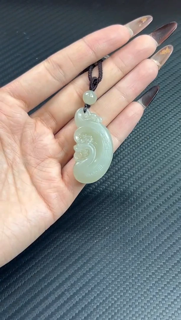 吊坠(赠链)未镶嵌和田玉且末近矿微色差