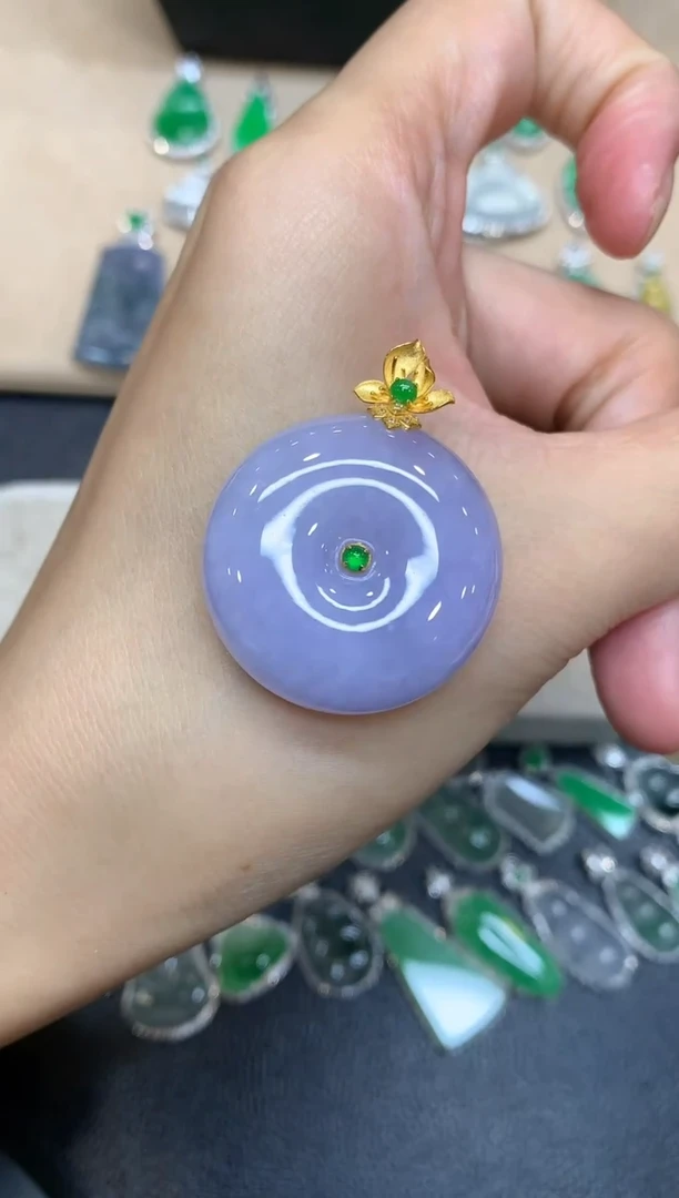 颈饰18K金镶嵌翡翠平安扣【无服务费