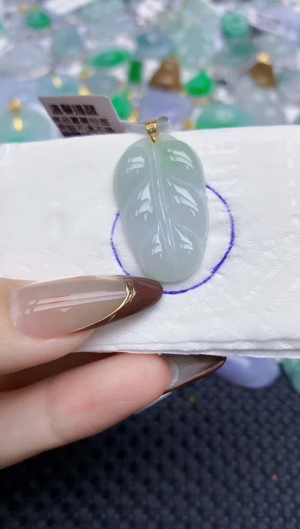 颈饰18K金镶嵌翡翠   天然翡翠A货  百元以上9米证书费自理