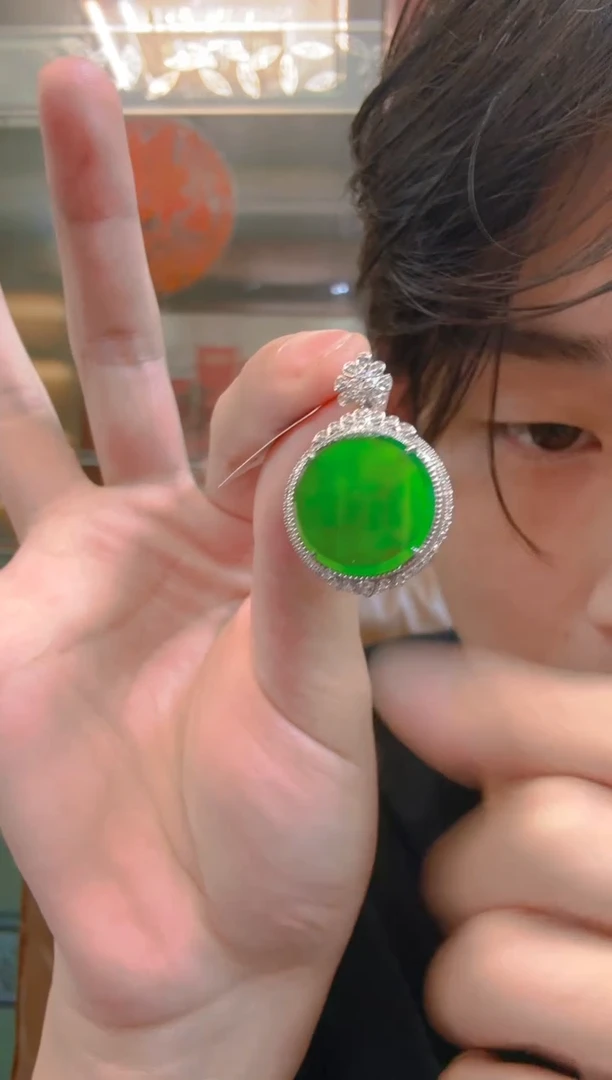 翡翠18K金镶嵌吊坠(赠链)天然A货翡翠