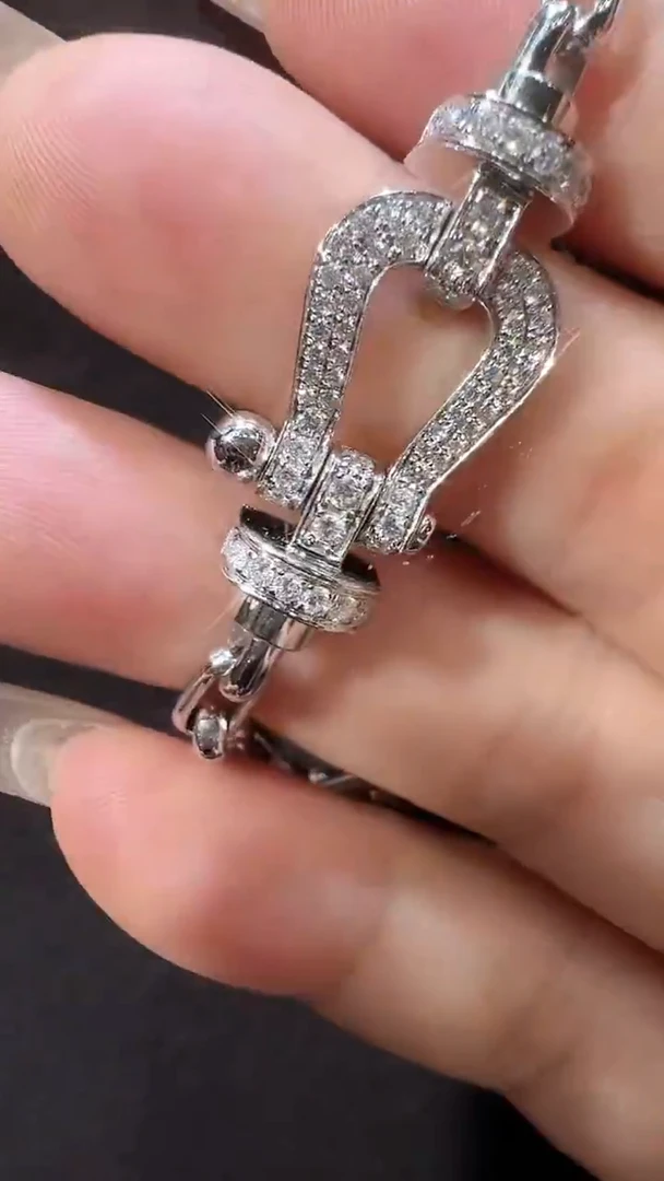 18K金镶嵌手链钻石马蹄手链