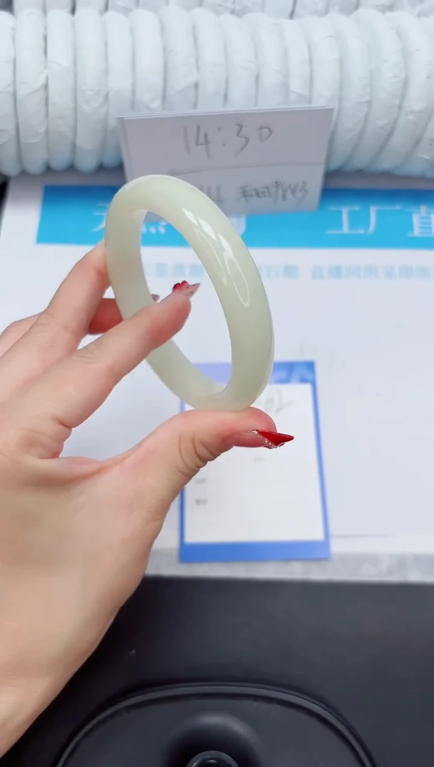 未镶嵌手镯石英质玉62-61.2FMS