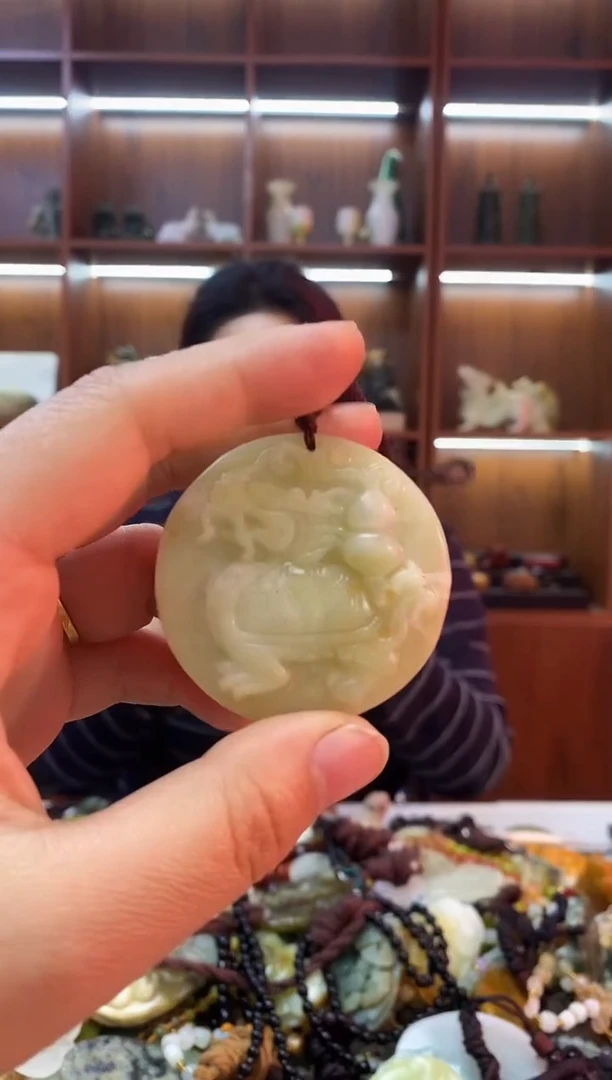 未镶嵌岫玉吊坠