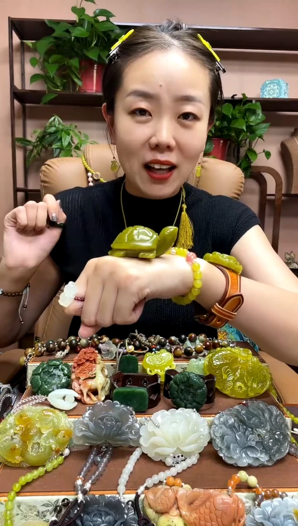未镶嵌岫玉吊坠多样性发货发其中之一