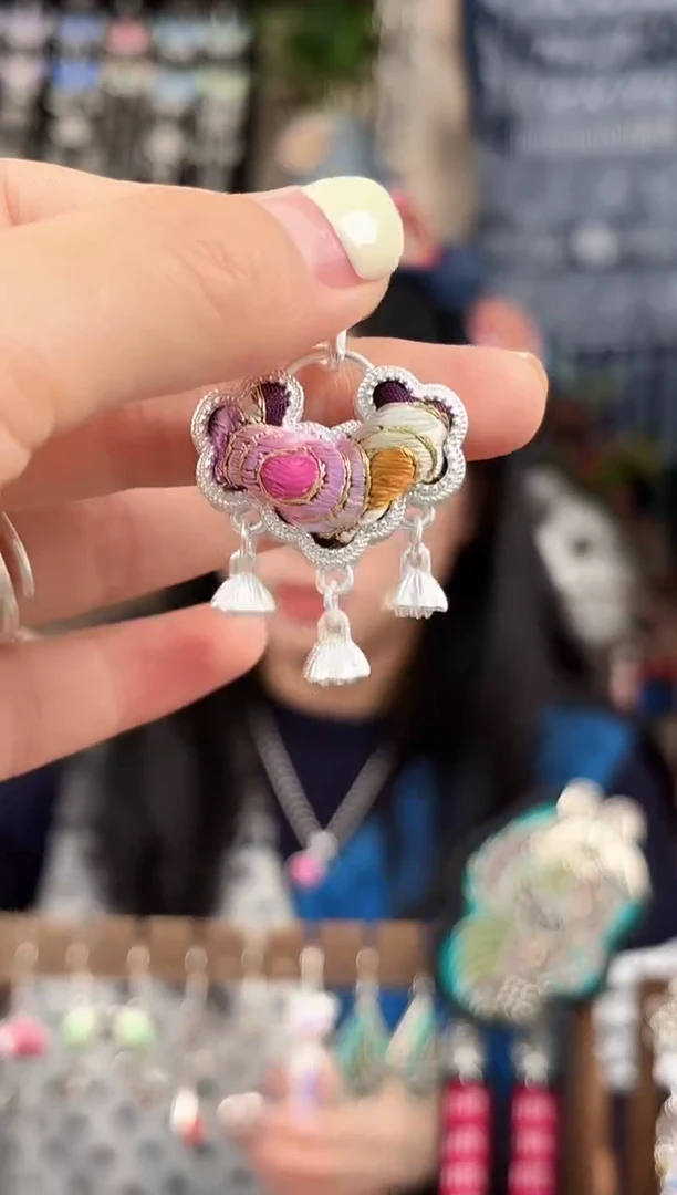 织绣民族风非遗老绣饰品439