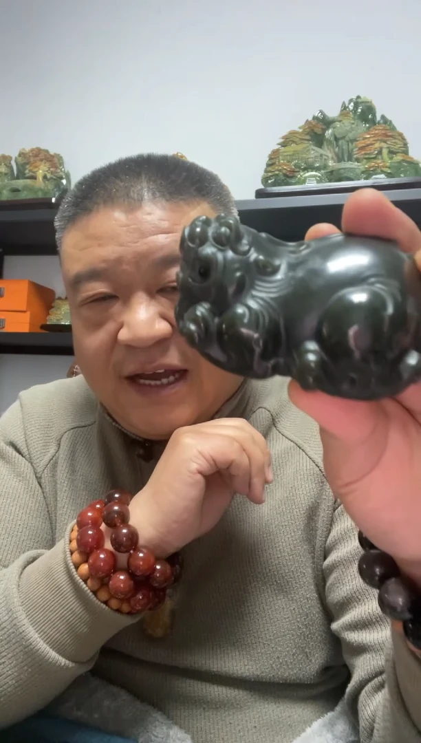 未镶嵌和田玉把件精雕貔貅把件