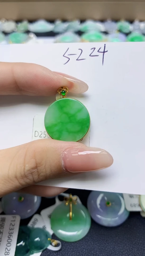 翡翠18K金镶嵌颈饰天然缅甸翡翠A货