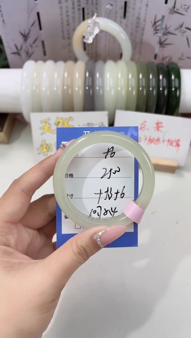 未镶嵌手镯和田玉晴水56