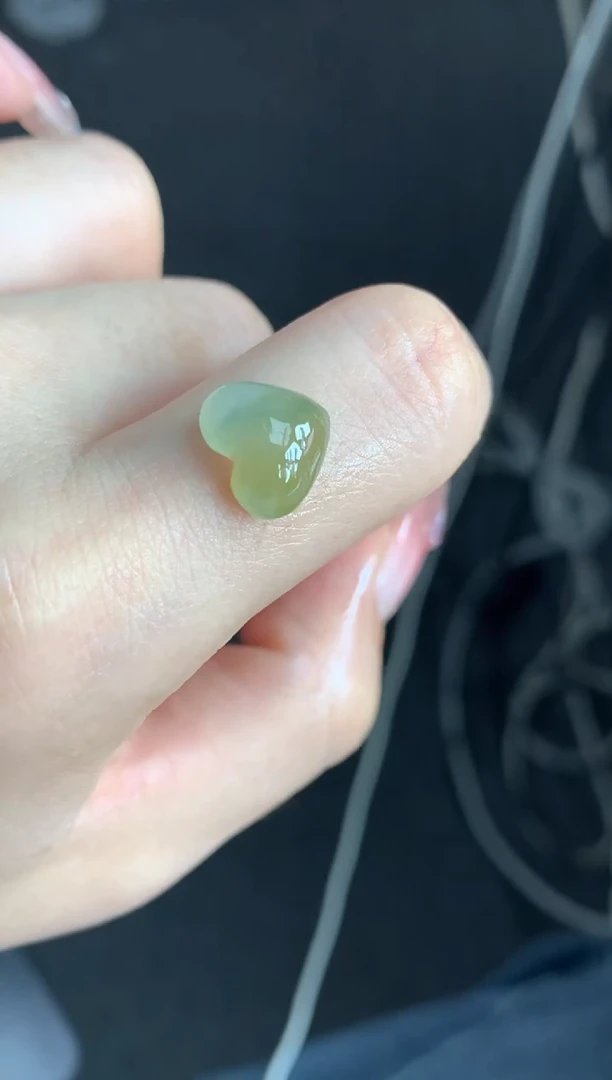 定制翡翠未镶嵌爱心
