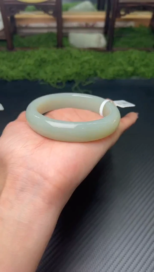 未镶嵌手镯和田玉且末微色差近矿60+m