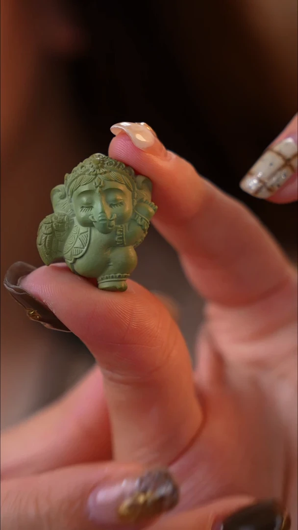 未镶嵌绿松石雕刻件趴趴象